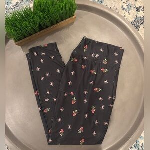 Lily by Firmiana Rose Floral Leggings
Size 1X Women's